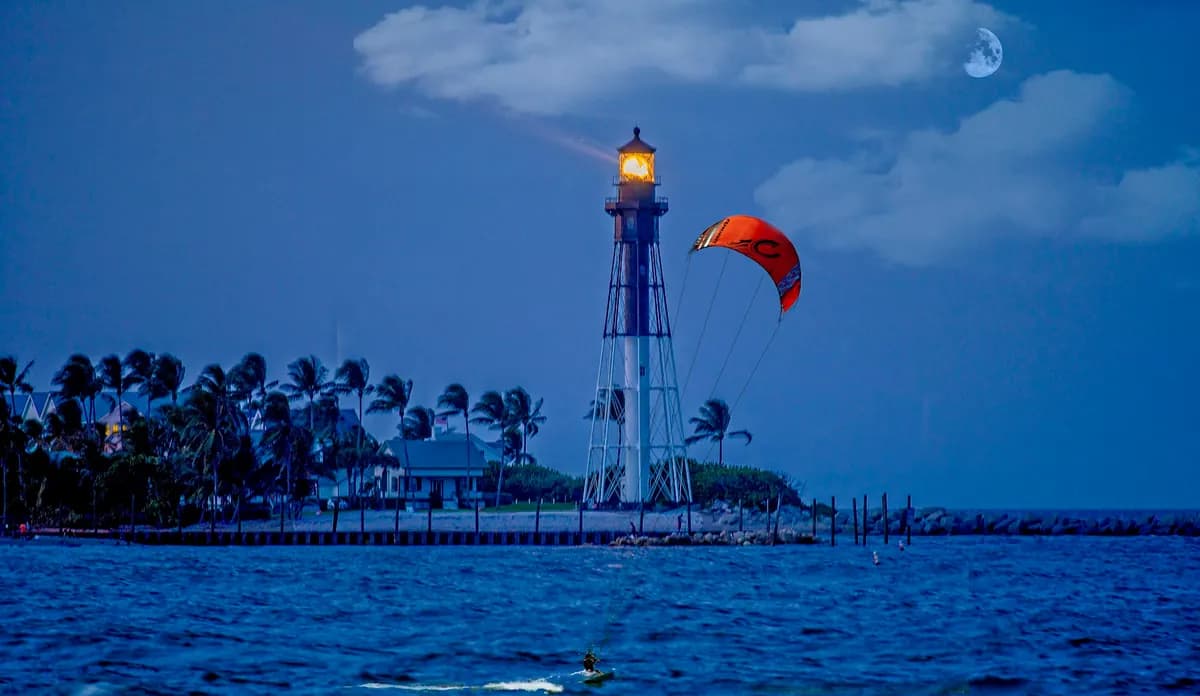 Hillsboro Inlet Lighthouse seen from Deerfield Beach